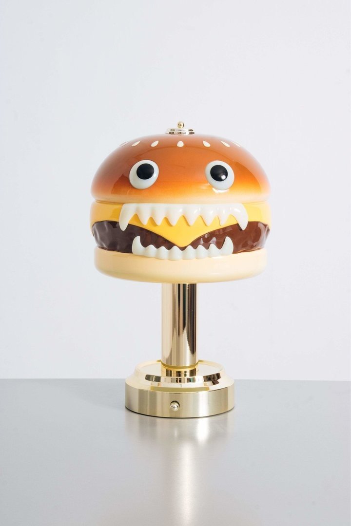 UNDERCOVER x Medicom toy Hamburger Lamp | 當代藝術家的推手| 田奈
